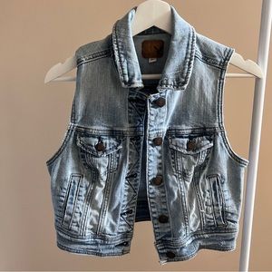 AE denim vest